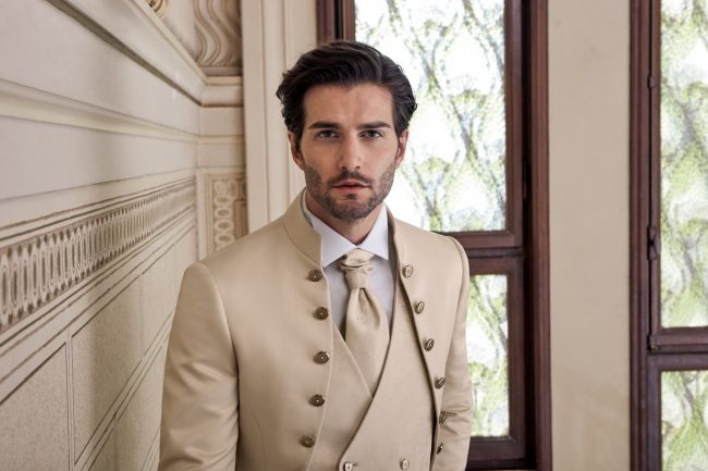 Abito da cerimonia modello pirata avorio Lubiam 2019